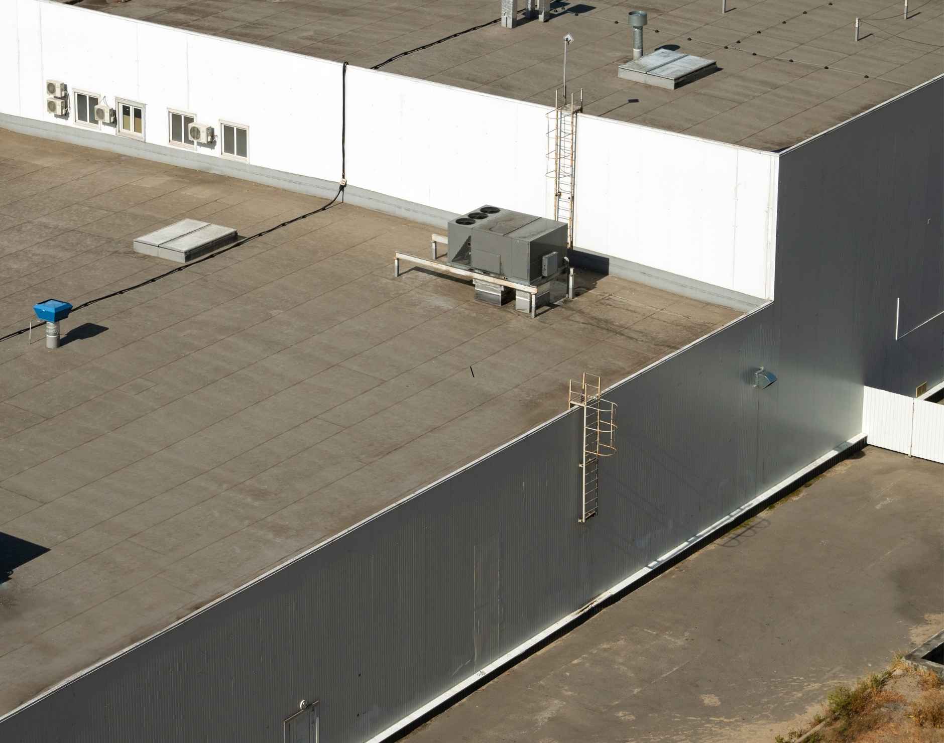 Commercial Roof Maintenance Contracts in Palm Beach County – What to Require Before Signing