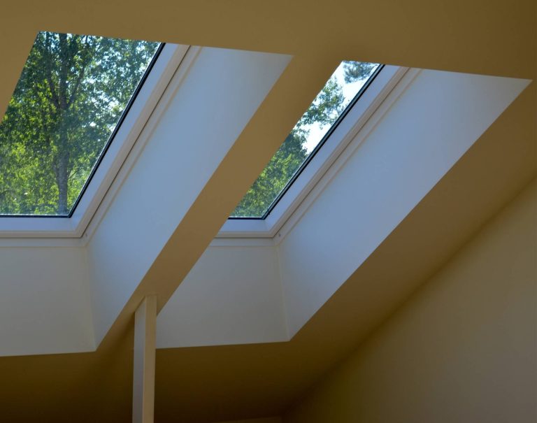 Curb-Mounted vs Deck-Mounted Skylights in Florida — Which Is Right for South Florida Roofs?