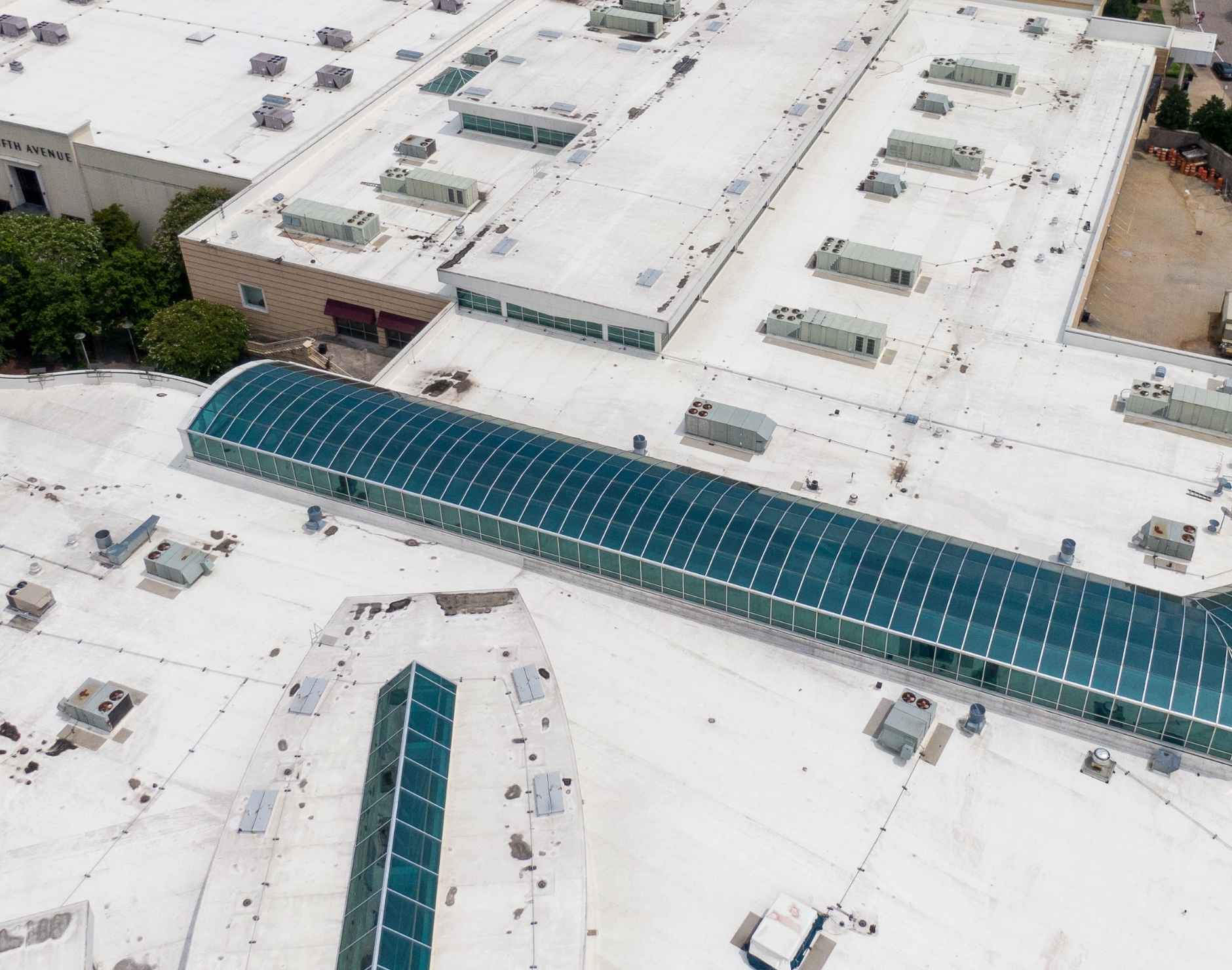 TPO vs EPDM for Commercial Buildings in South Florida – Which Membrane Is Right for PBC?