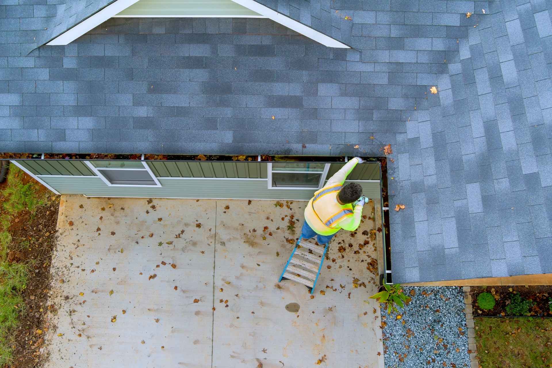 Gutter Maintenance Schedule for Palm Beach County – When and How to Maintain PBC Gutters